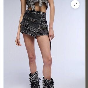 AKIRA Black Cargo Denim Skirt Shorts Stylish Zipper